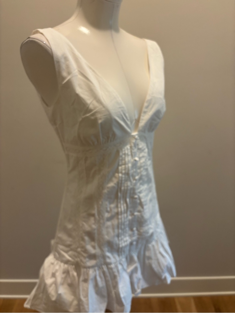 Peppermayo
Gretel Mini Dress
Pleated Mini Dress in White - Picture 3 of 8